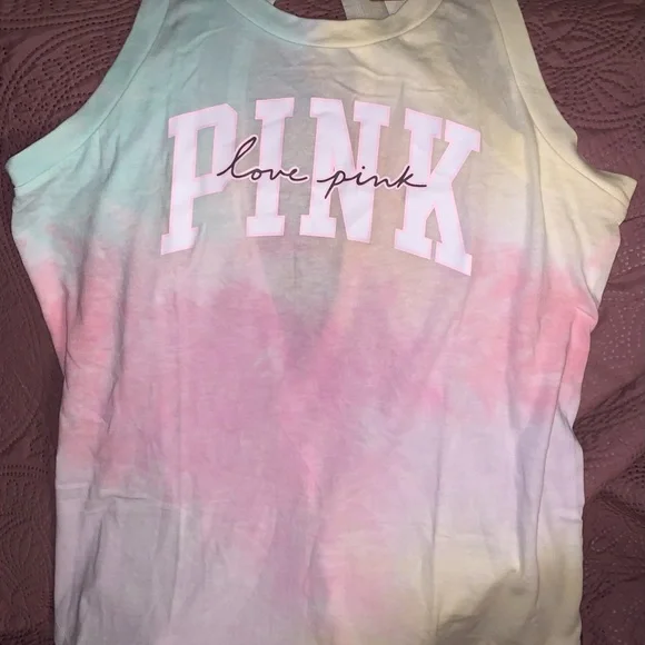 VS Pink Freya Tie Dye 2-Piece SET Tank Top & Matching Tie Dye Boyfriend Shorts - Picture 6 of 8